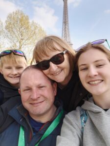 david bracher family photo in front of Eiffel tower