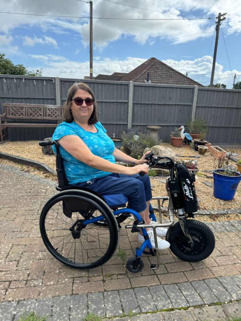 Female wheelchair user using Invictus equipment